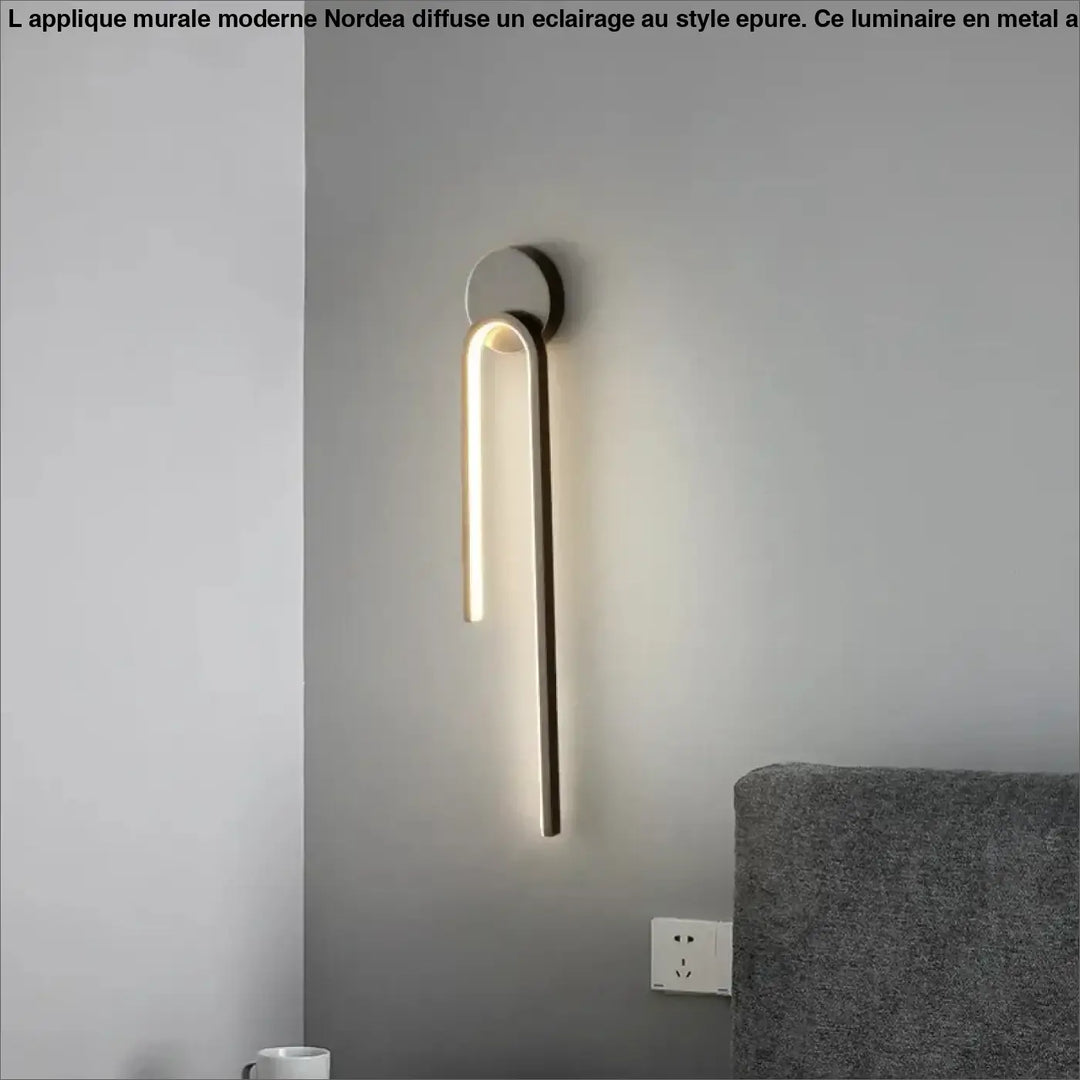 Applique murale moderne nordéa au design épuré avec éclairage led chaud et forme incurvée élégante