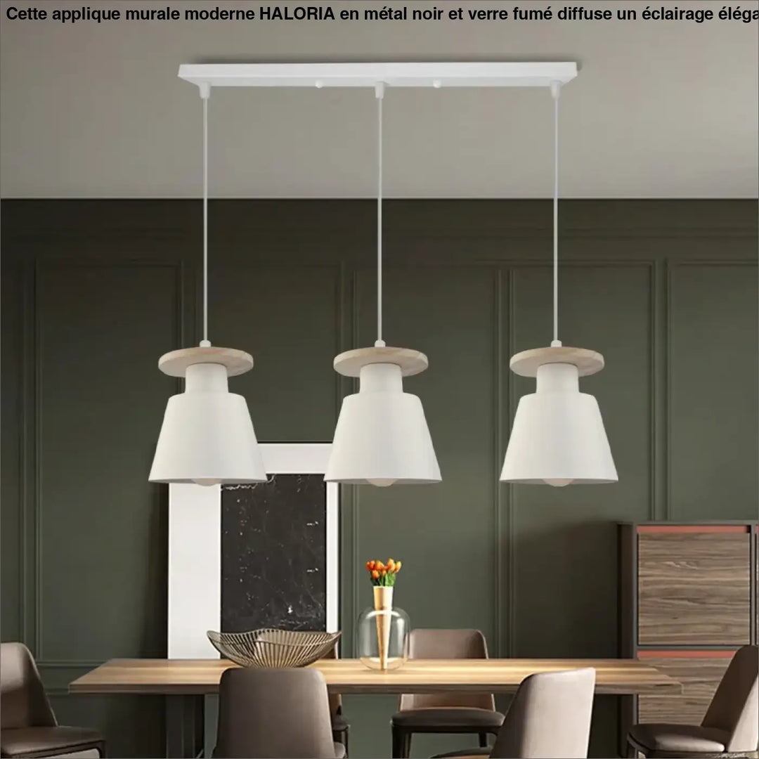 Applique murale moderne avec suspensions blanches et accents en bois sur structure métallique noire élégante