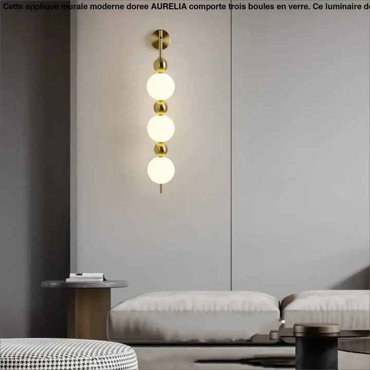 Applique murale moderne dorée pour chambre avec 3 boules

