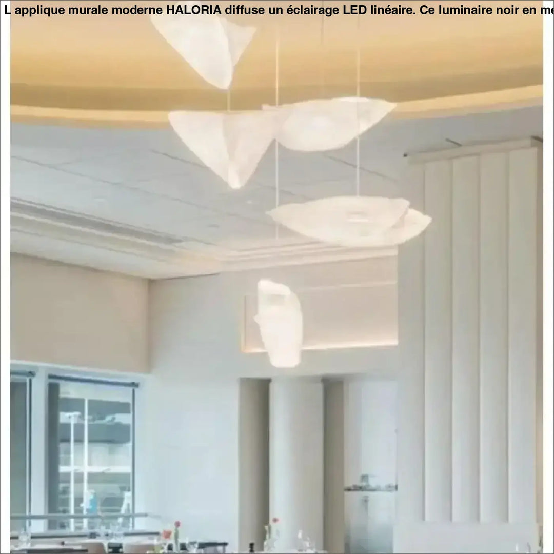 Suspension design organique blanche effet voile flottant