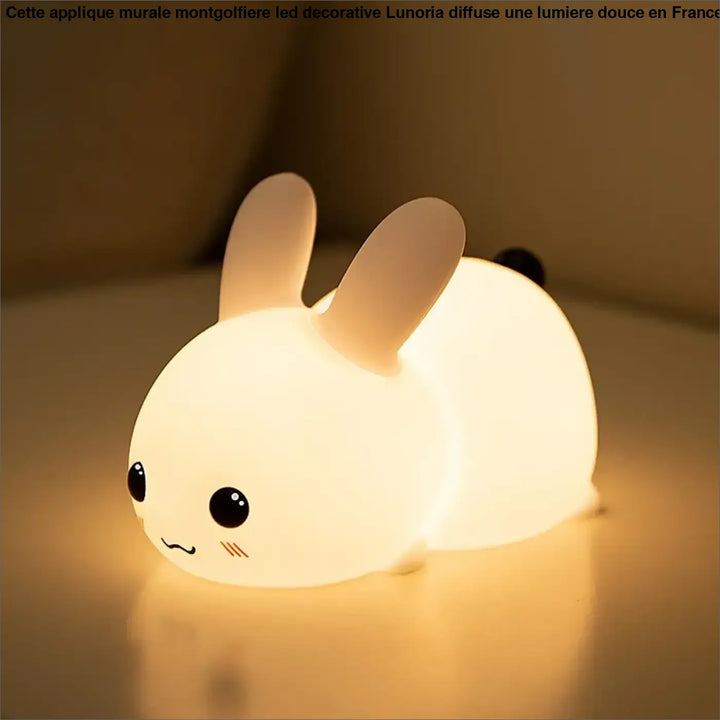 Veilleuse lapin blanche douce en forme de lapin avec yeux noirs et sourire subtil pour chambre d’enfant aux enfants