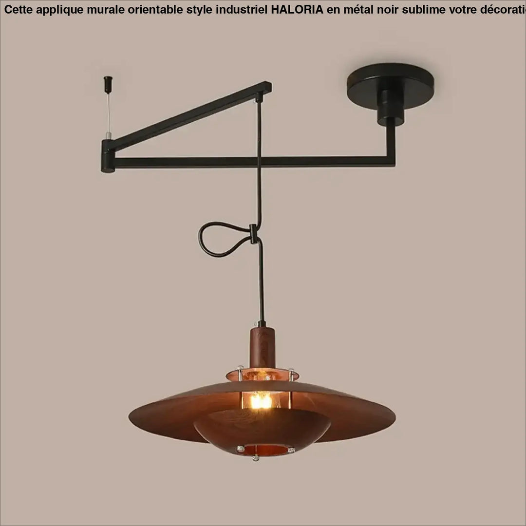 Applique murale orientable style industriel en métal noir supportant une lampe suspendue cuivrée à abat-jour en disques superposés