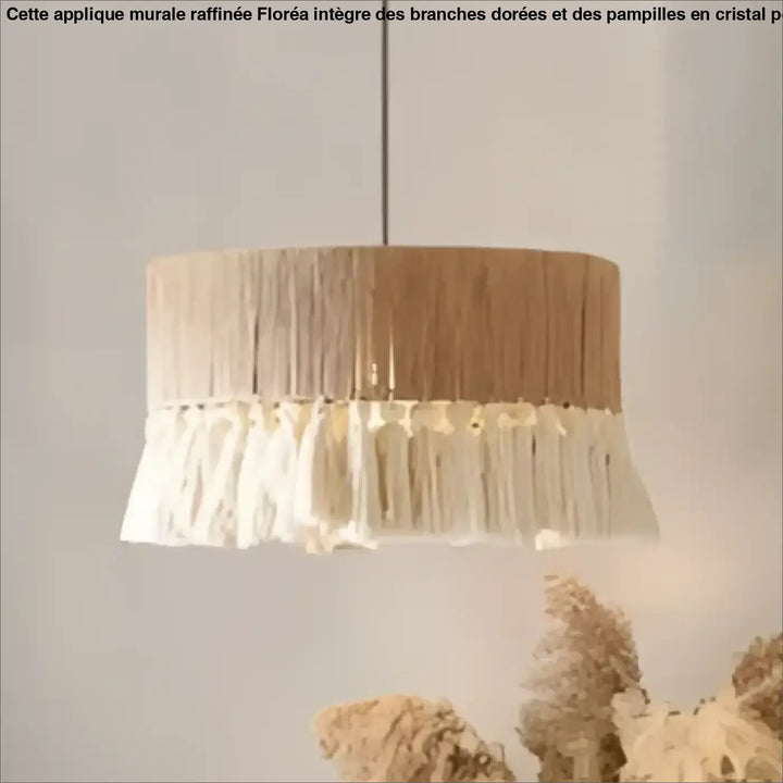 Suspension luminaire beige en macramé avec tassels pendants en tissu tissé style bohème élégante pour intérieur