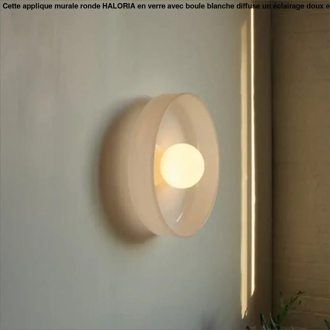 Applique murale ronde en verre avec une boule blanche

