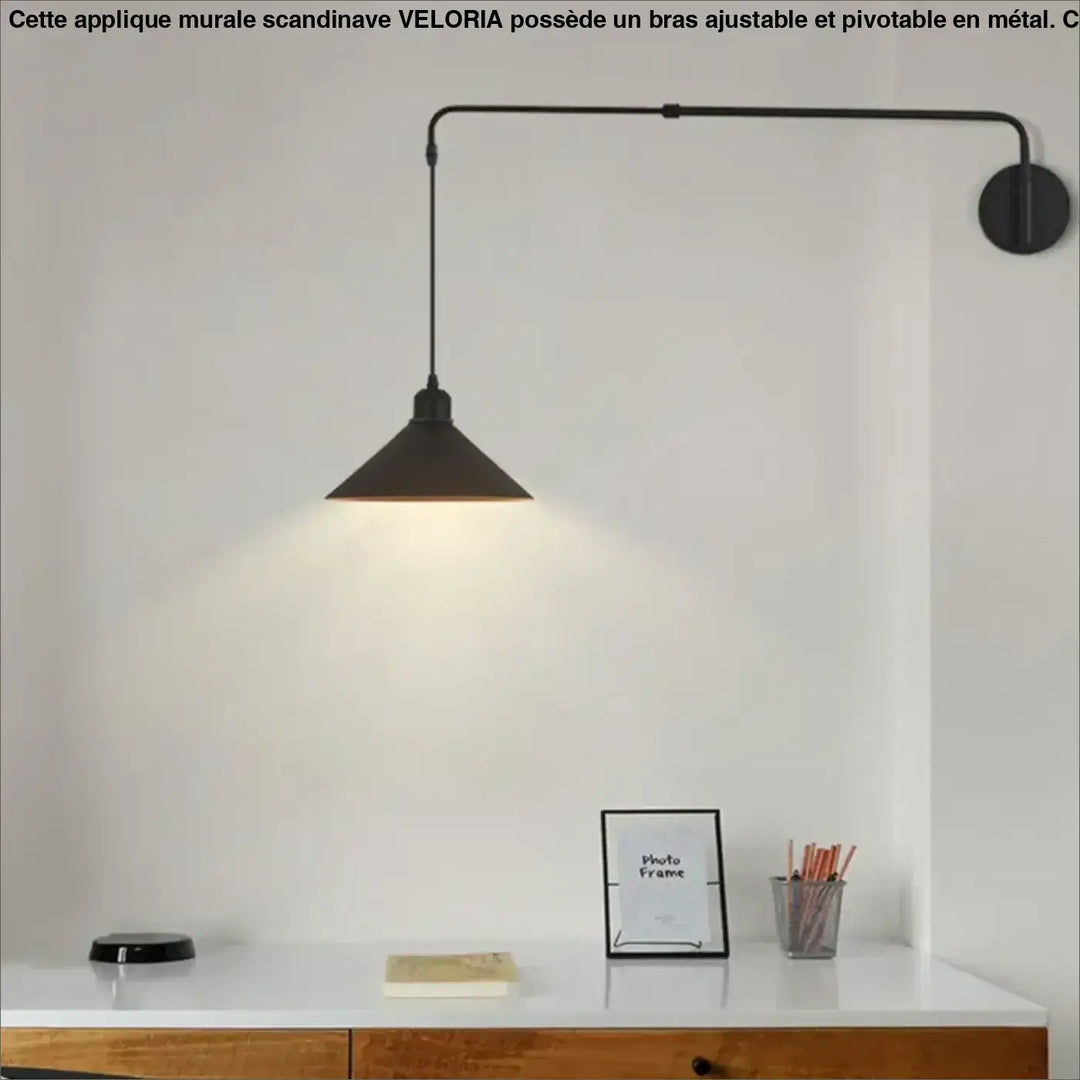 Applique murale scandinave avec bras ajustable et pivotable

