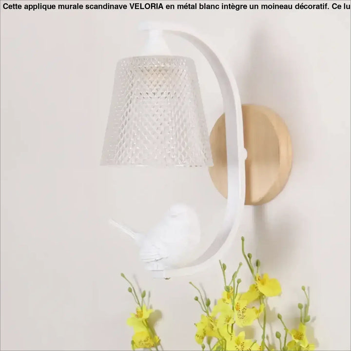 Applique murale scandinave avec un moineau blanc

