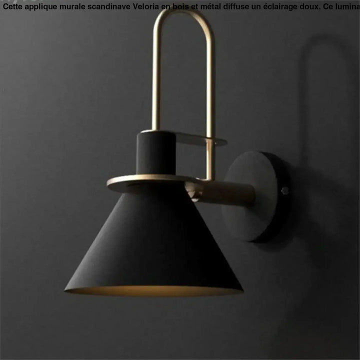 Applique murale scandinave noire avec accents en laiton au design industriel minimaliste pour chambre veloria