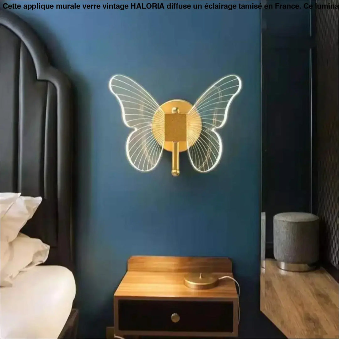 Applique murale verre vintage papillon doré avec ailes led blanches illuminées au design moderne minimaliste
