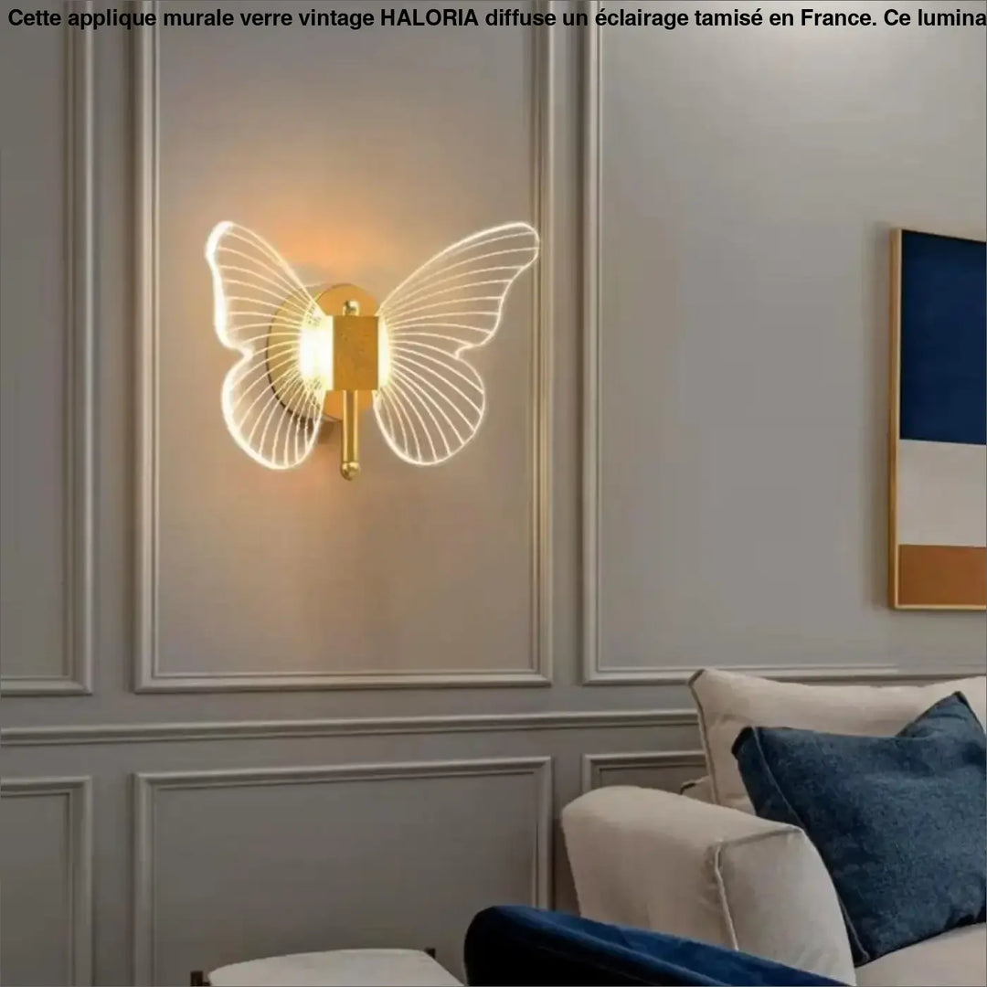 Applique murale en verre vintage haloria en forme de papillon dorée avec ailes translucides éclairées