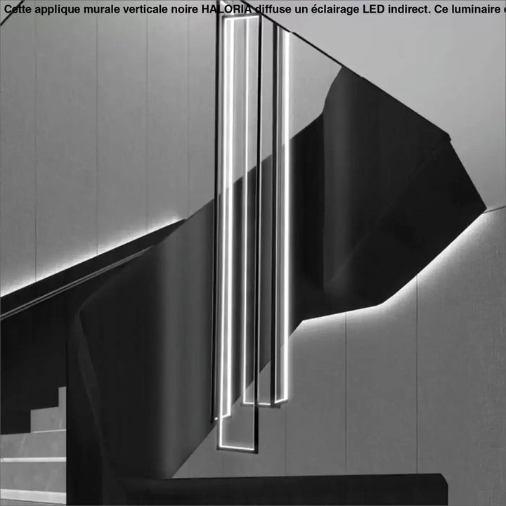 Suspension verticale noire avec cadres LED pour escalier