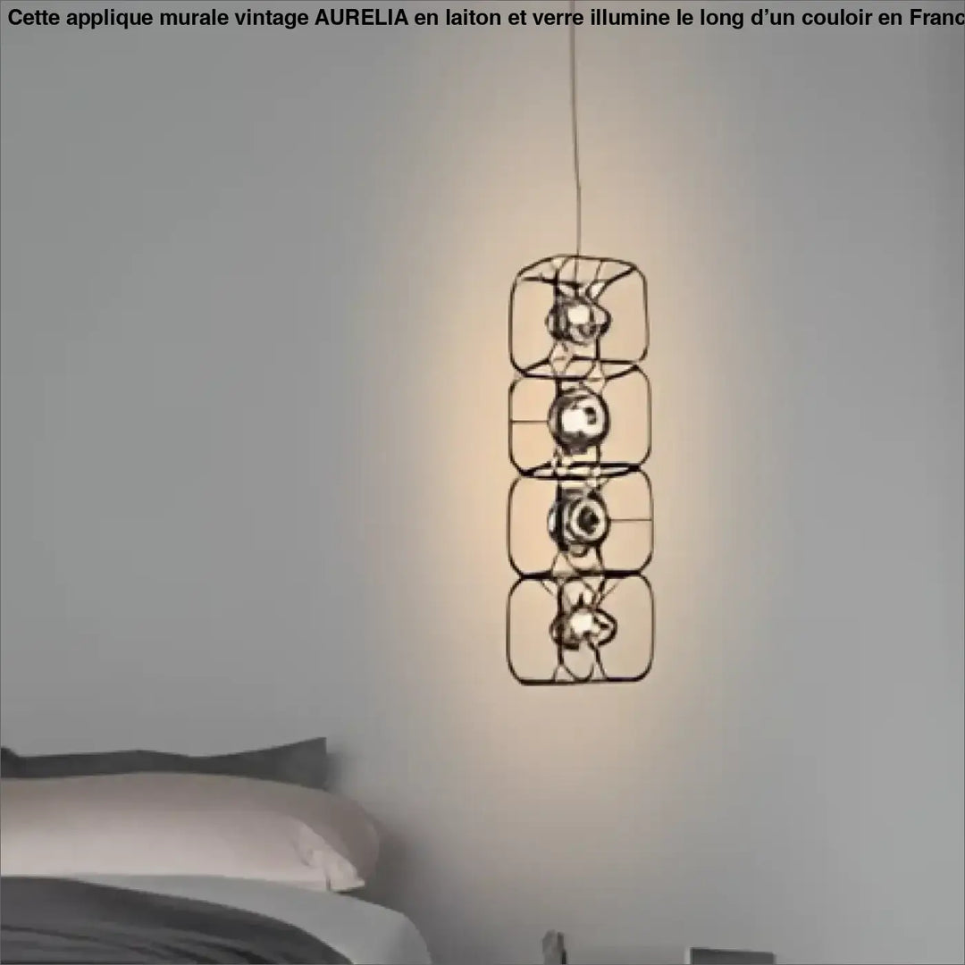 Suspension luminaire axoria en métal noir avec quatre cadres carrés empilés et ampoules circulaires aux formes graphiques