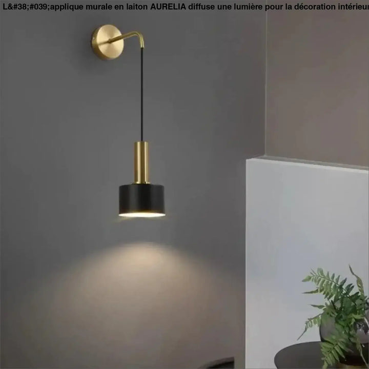 Applique murale aurelina en laiton noir et or avec design cylindrique moderne pour éclairage mural élégant