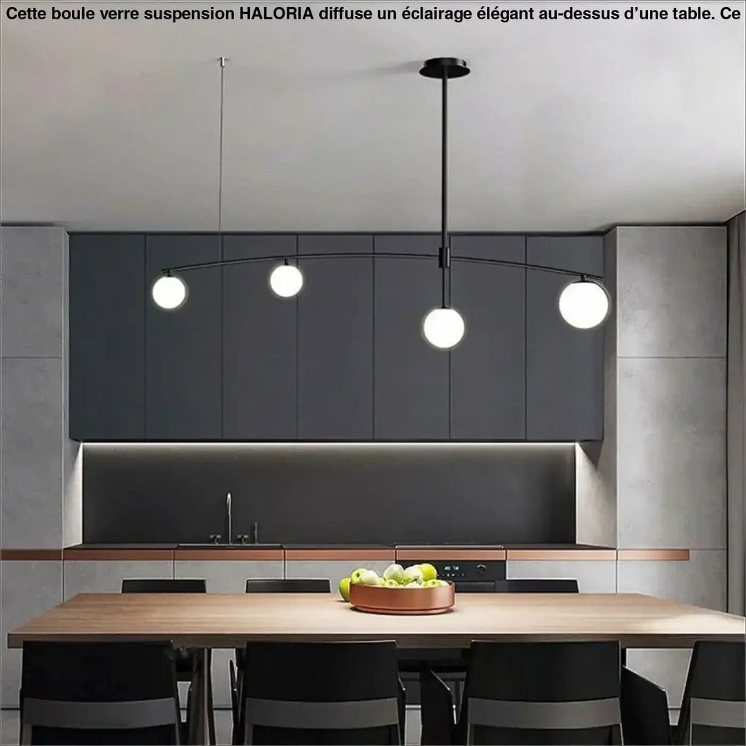 Boule verre suspension moderne avec trois ampoules sphériques blanches suspendues à un bras courbé noir élégant