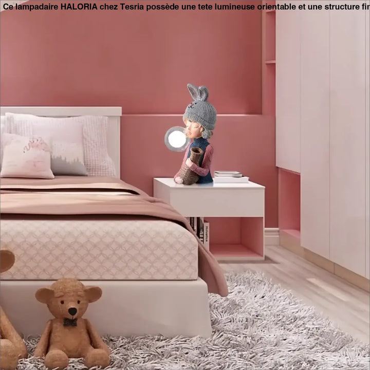 Lampe de chevet tiloux avec bonnet lapin gris et pull bleu tenant un globe lumineux décoratif design