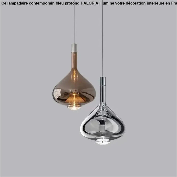 Deux suspensions luminaires en verre soufflé avec abat-jour en forme de goutte, effet fumé ambre et miroir clair