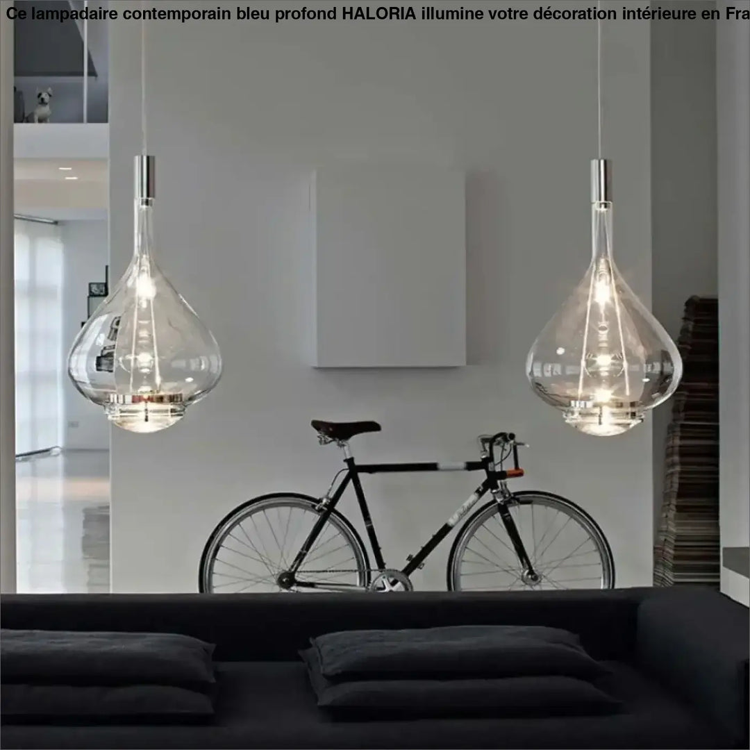 Deux suspensions luminaires en verre soufflé teinté effet fumé avec monture métallique élégante en forme de goutte