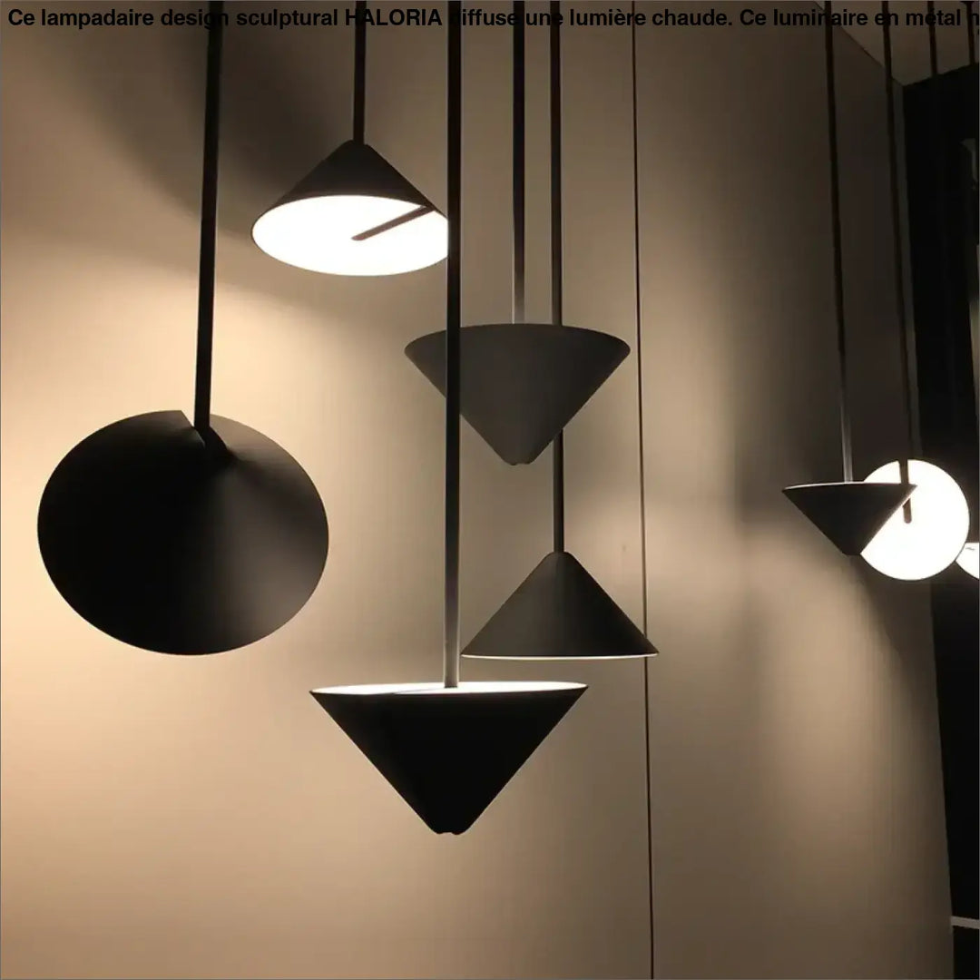 Lampadaire design sculptural noir avec suspensions géométriques en finition mate pour lumière chaude haloria