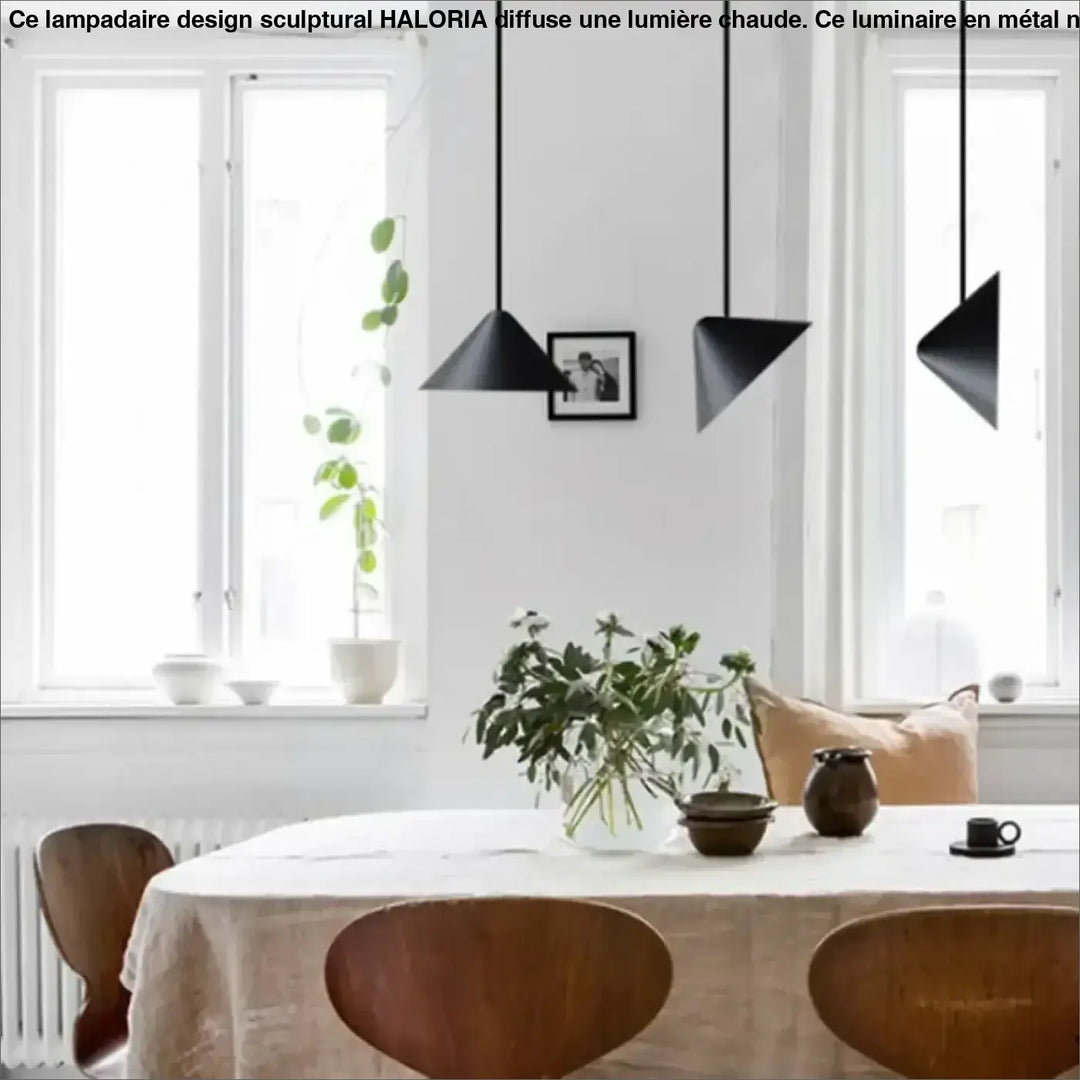 Trois lampes suspendues coniques noires design sculptural noir pour un lampadaire design haloria lumière chaude