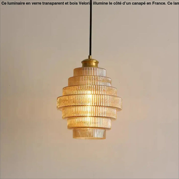 Suspension design en verre strié style art déco aux reflets dorés