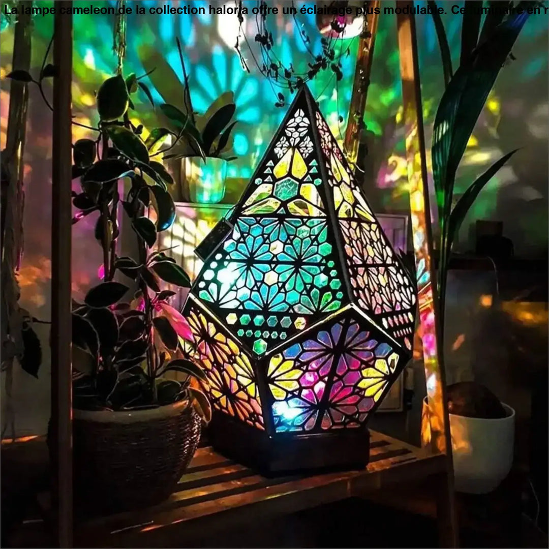 Lampe cameleon haloria en verre teinté multi-facettes avec motifs floraux en vert, bleu, jaune, rose et violet pour éclairage plus et table d’appoint