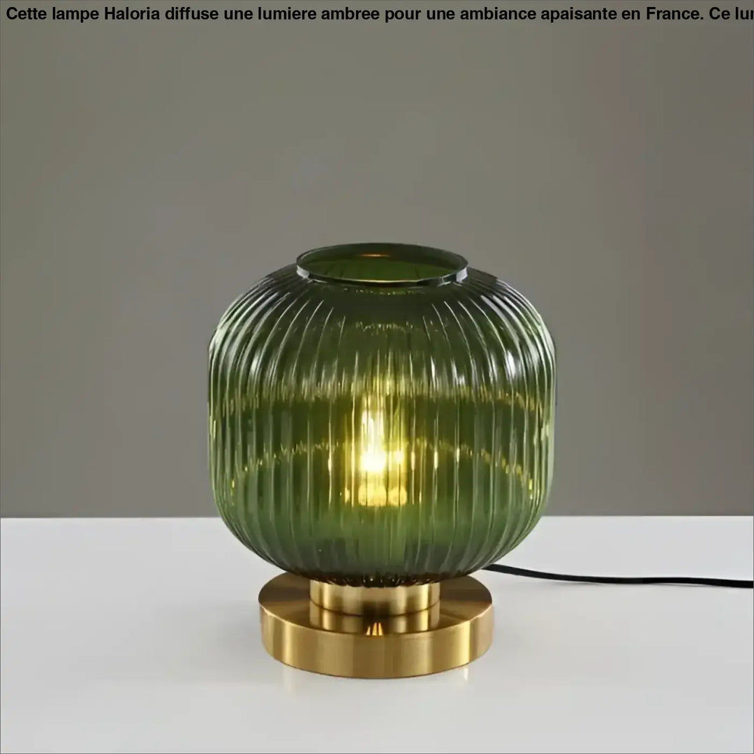 Lampe de table véty en verre côtelé vert avec base en laiton sont-elles incluses piles sont-elles nécessaires