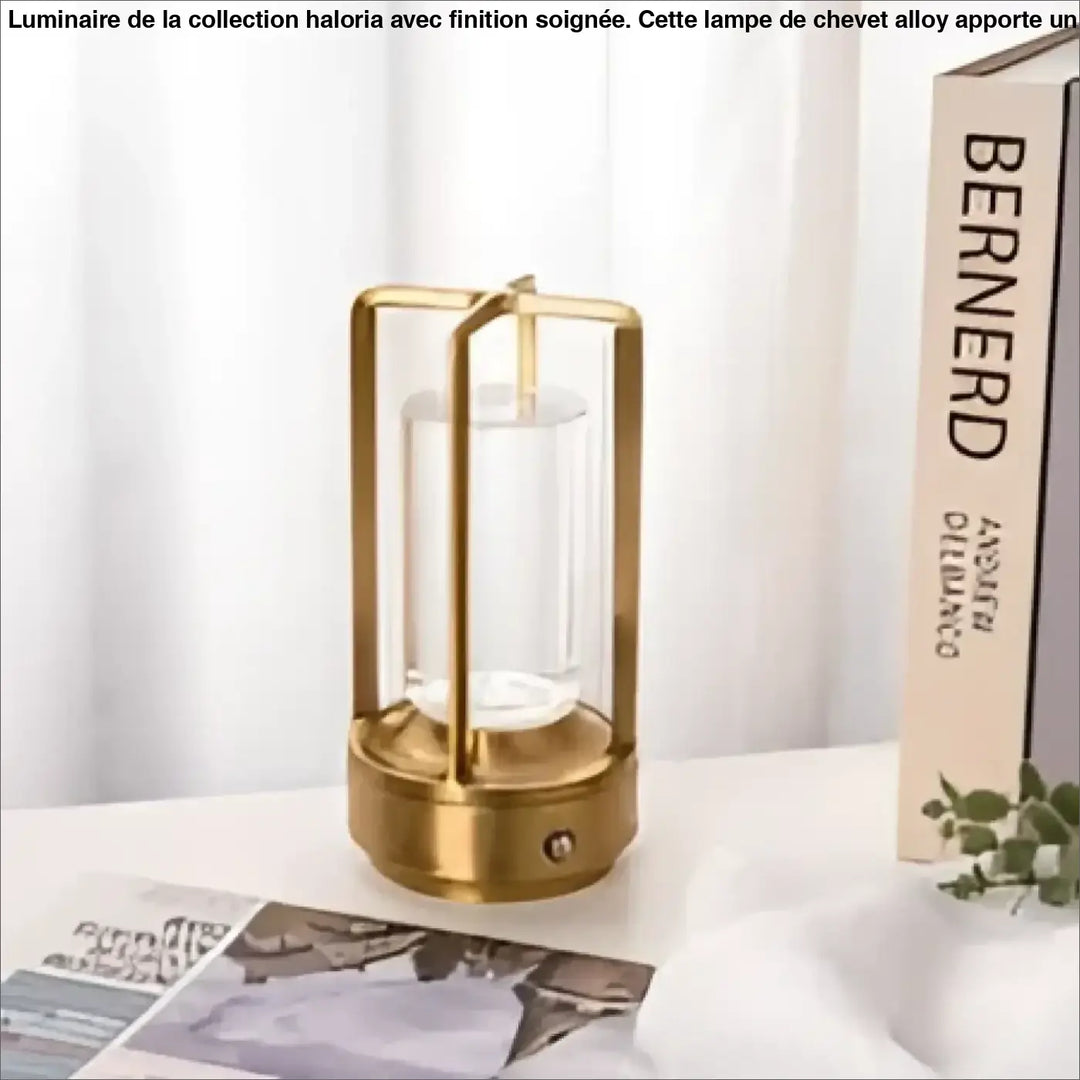 Lampe de chevet style industriel en alliage doré avec lanterne en verre clair et cadre métallique cylindrique