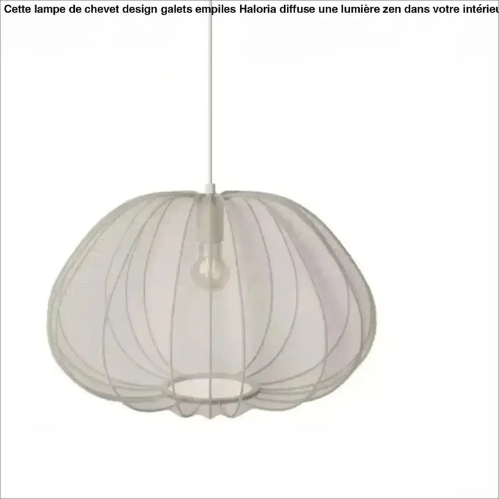 Suspension luminaire orbys en verre soufflé off-white avec design wireframe délicat rappelant une coquille raffinée