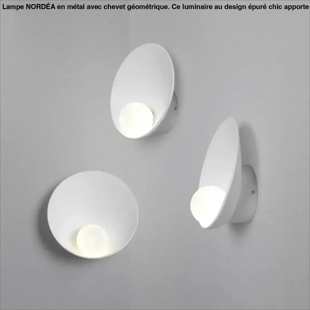 Trois appliques murales minimalistes blanches avec design ovale et circulaire moderne par linc