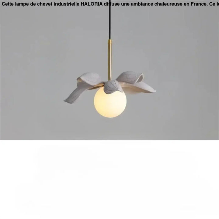 Suspension luminaire kalyx en céramique grise avec pendentif fleur délicat et ampoule sphérique chaleureuse au centre