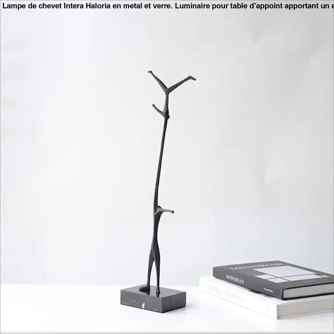 Lampe de table design minimaliste sculpture humaine dorée moderne