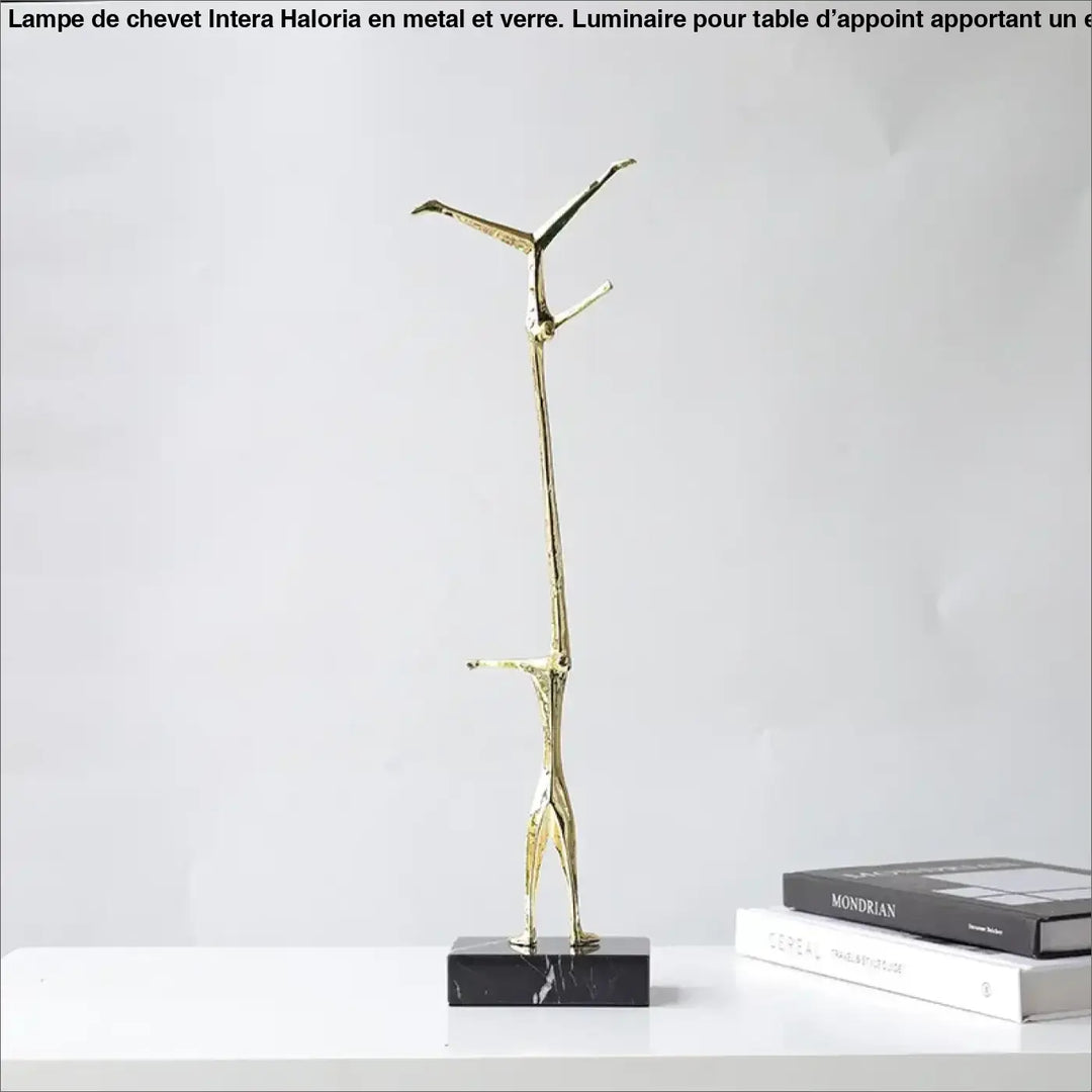 Lampe de table design minimaliste sculpture humaine dorée moderne