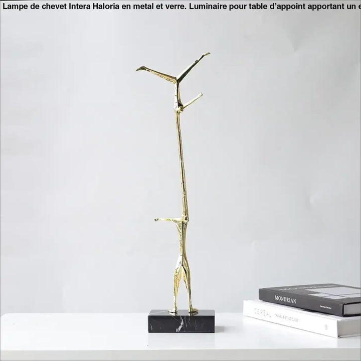 Lampe de table design minimaliste sculpture humaine dorée moderne