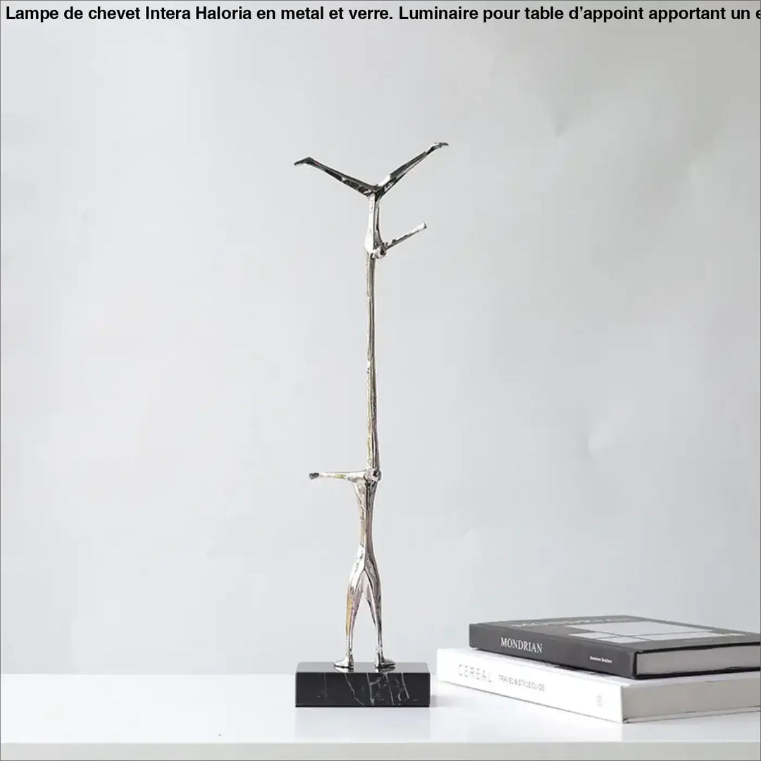 Lampe de table design minimaliste sculpture humaine dorée moderne