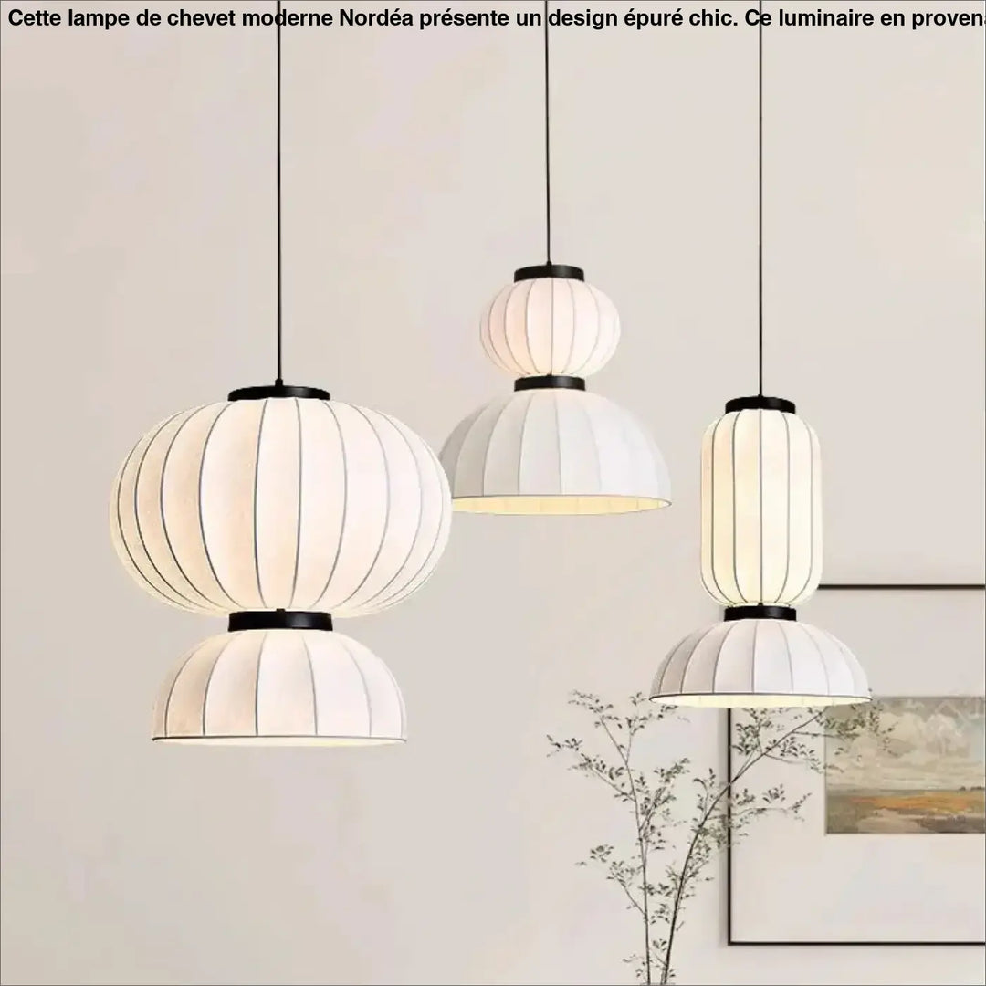 Suspension luminaire dualis avec trois suspensions blanches plissées en formes superposées et armature métallique noire élégante