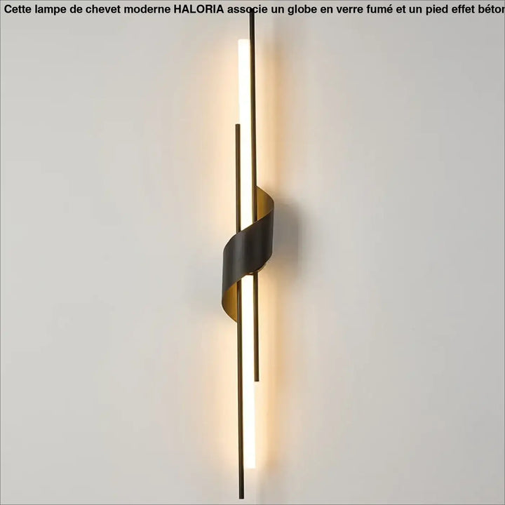 Applique murale led stairy avec deux barres lumineuses verticales en laiton brossé et ruban cuir noir minimaliste