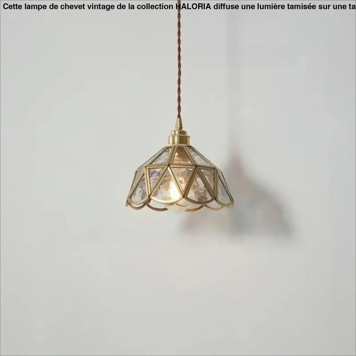 Suspension luminaire aure l vintage en métal doré avec verre cannelé texturé et cordon tressé