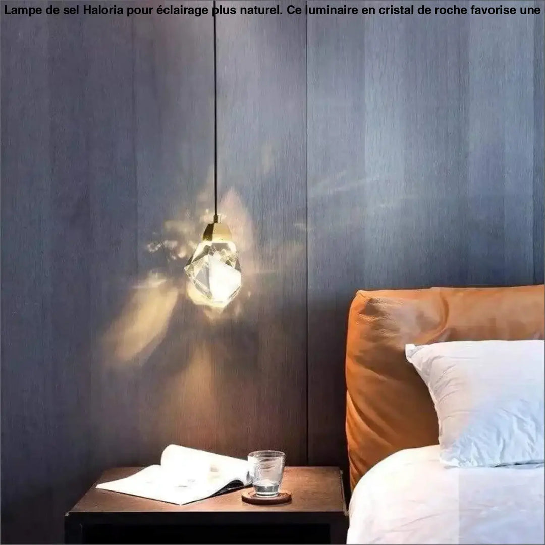 Lampe de sel haloria suspension cristal avec finition dorée et abat-jour en verre facetté pour éclairage plus et table d’appoint décoration plus