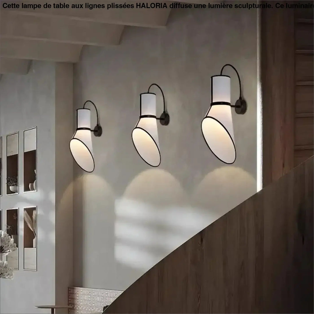 Applique murale vesto avec trois appliques modernes en métal noir et abat-jour en tissu blanc pour un éclairage chaleureux, idéal en horn standing floor lamp design