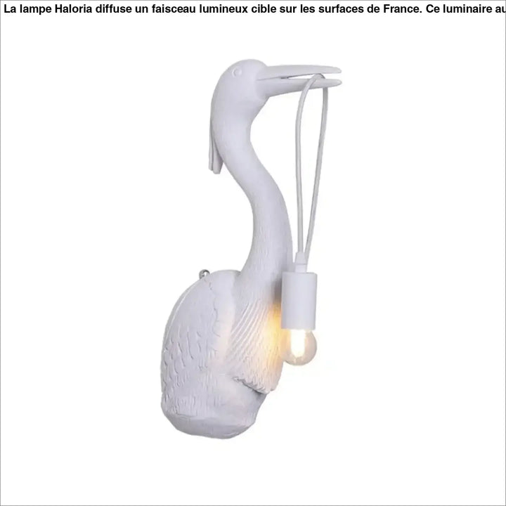 Applique murale blanche en forme de pélican avec surface texturée et ampoule suspendue pour une touche artistique