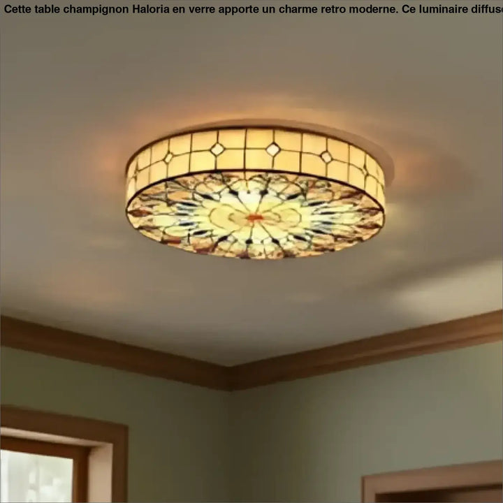 Luminaire plafonnier médiéval en verre coloré avec motifs floraux et lumière ambre chaude pour plafond
