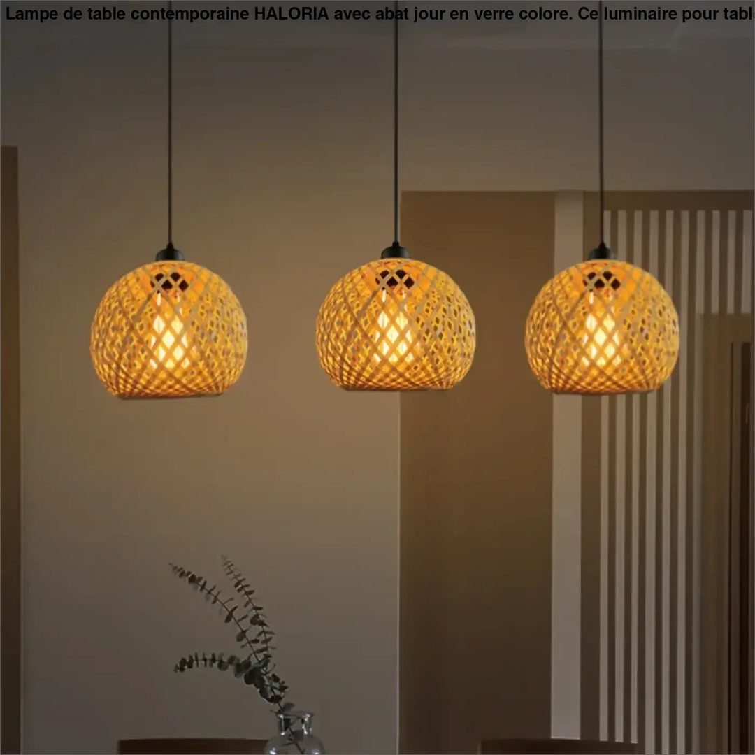 Suspension luminaire lina avec trois luminaires boules tissées en bambou couleur chaude style bohème ambiance chaleureuse