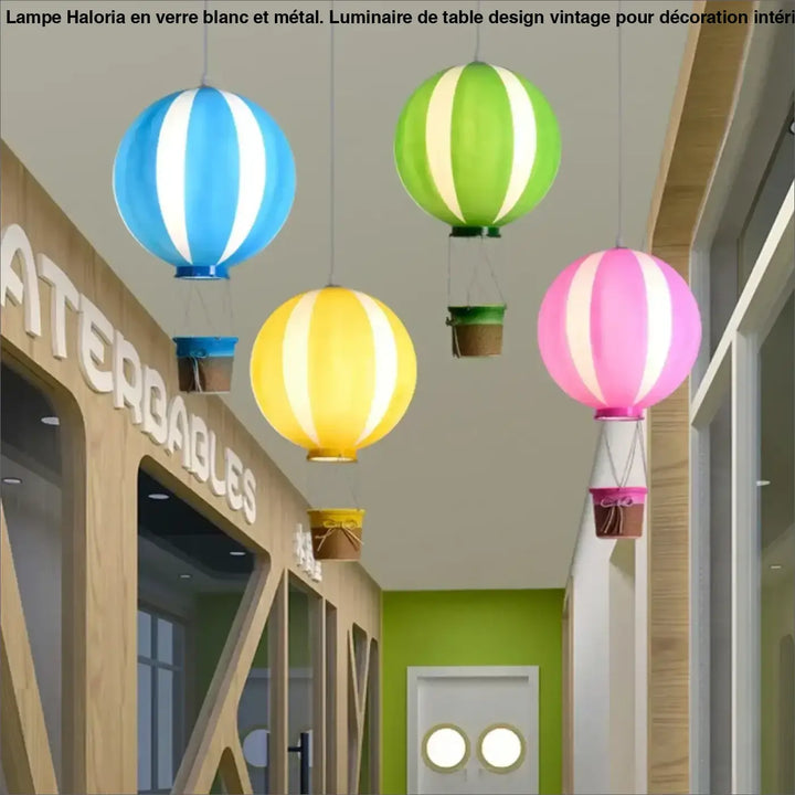Suspension luminaire lobba en forme de montgolfière avec abat-jour rayé coloré bleu vert jaune et rose