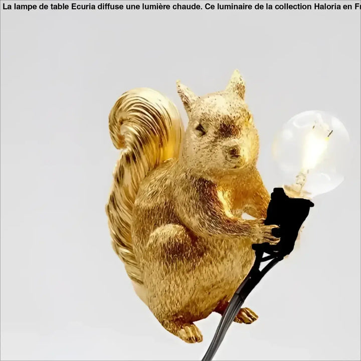 Lampe de table écuria en forme décureuil doré avec finition métallique texturée et ampoule apparente design écureuil