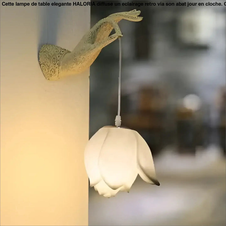 Applique murale artus en céramique crème délicate en forme de main tenant une fleur de lotus pour une lumière douce design floral