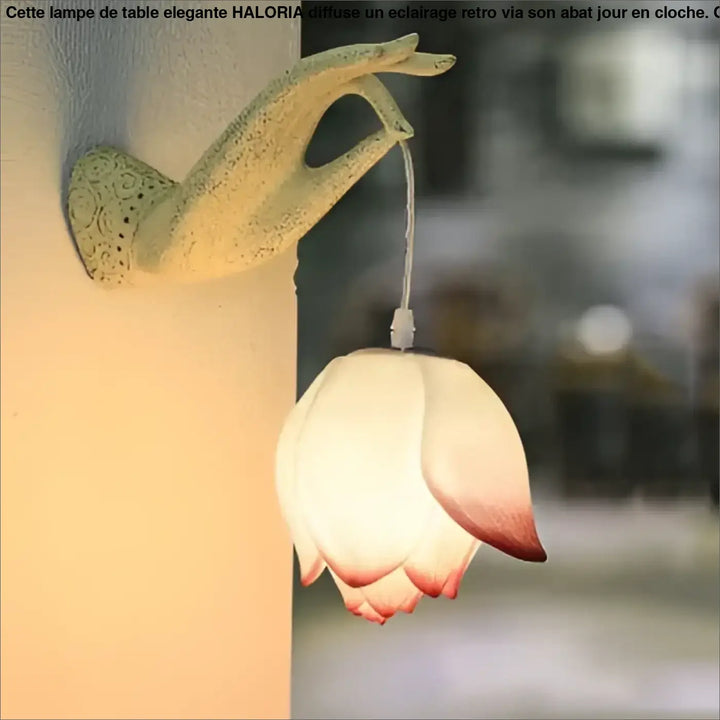 Applique murale artus en forme de lotus en céramique verte patinée avec lumière douce et design floral blanc et rose