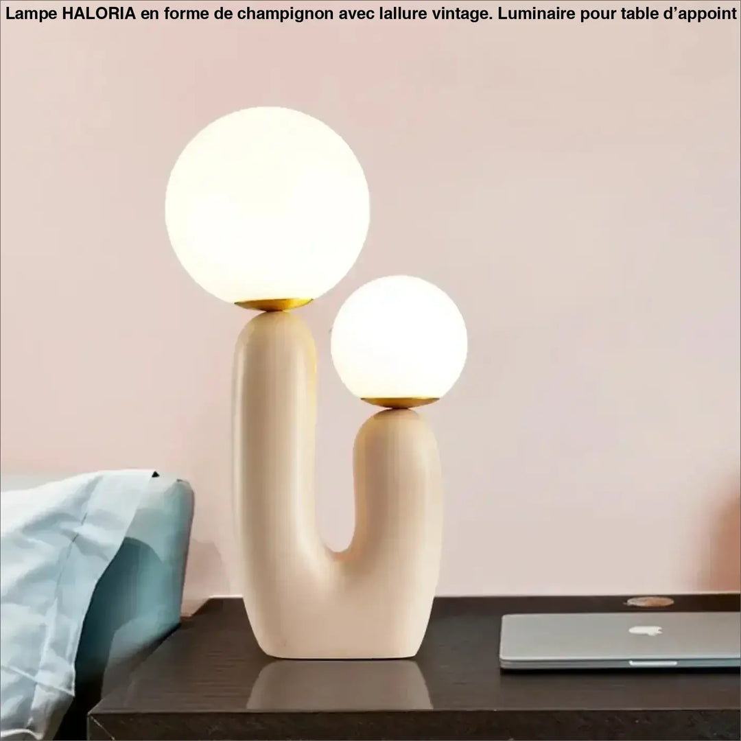 Lampe de table tsilo en céramique crème avec deux globes en verre lumineux et accents dorés sont-elles incluses piles sont-elles nécessaires