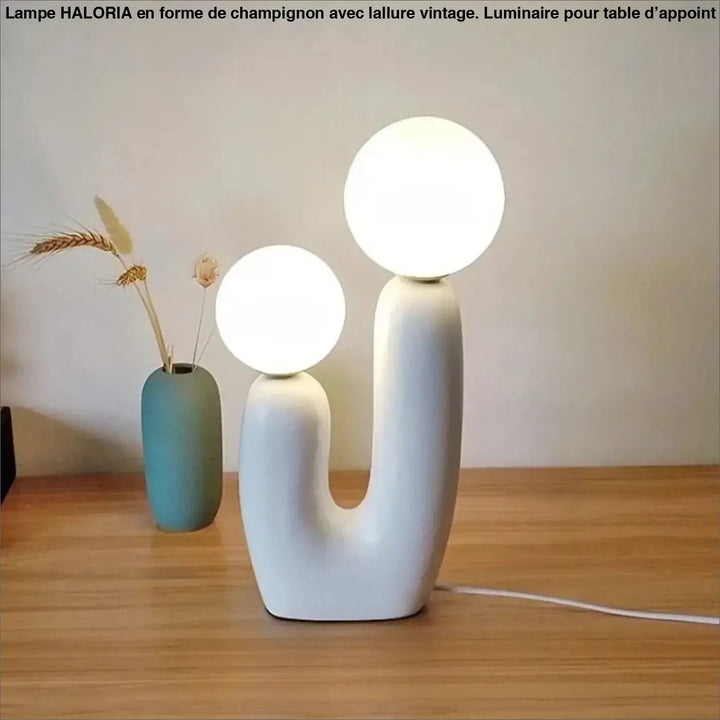 Lampe de table tsilo en céramique blanche moderne avec deux ampoules sphériques en verre sont-elles incluses piles sont-elles nécessaires