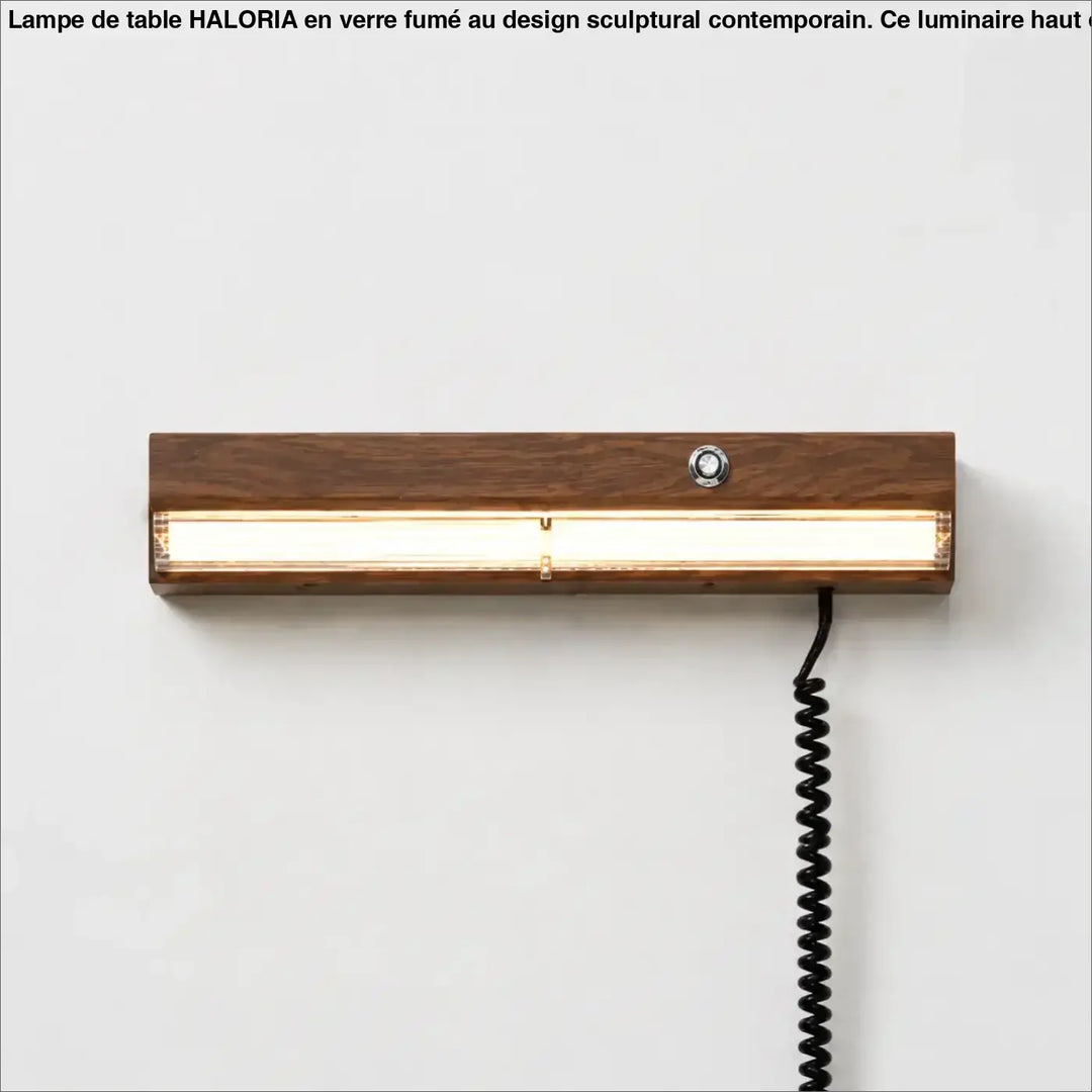 Applique murale élégante alana en bois foncé avec un bandeau led blanc lumineux pour un mur moderne