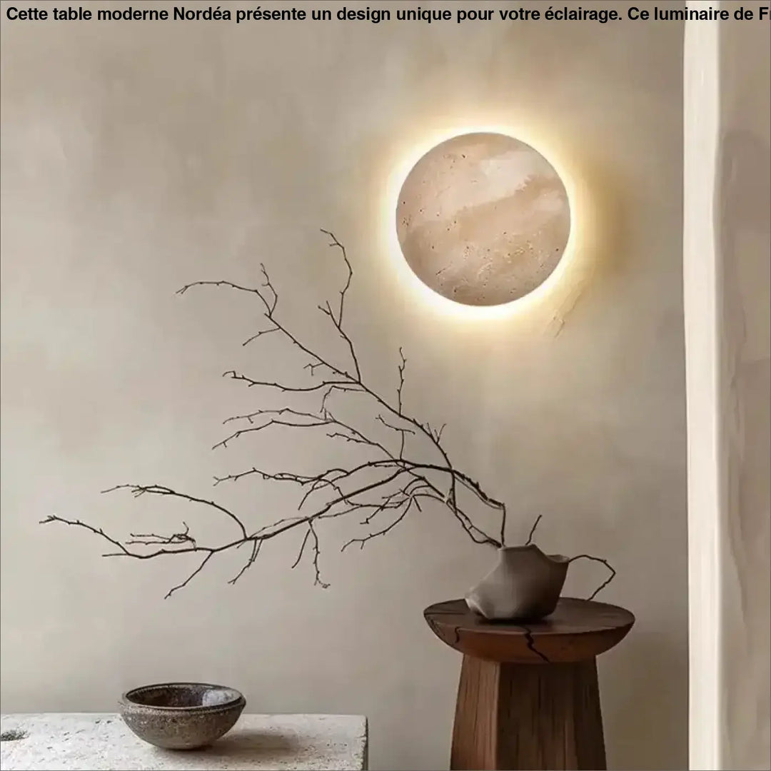 Applique murale circulaire pierre texturée tons terre avec lumière ambiante chaude PIERLUNE