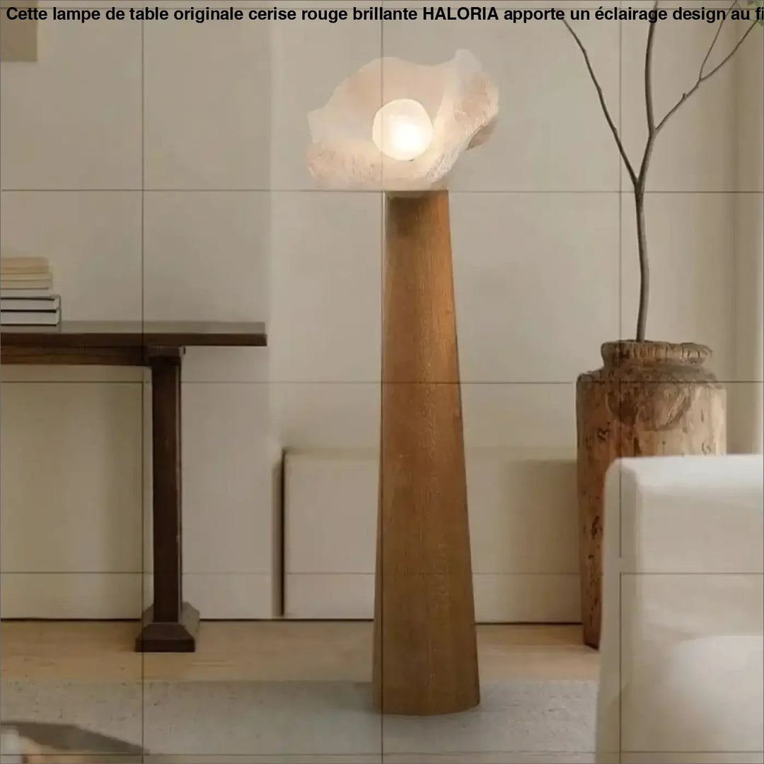 Lampadaire loris en bois avec globe lumineux satiné blanc en forme de coquillage illuminé